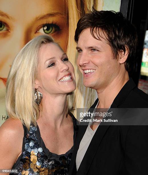 Actors Jennie Garth and Peter Facinelli arrive for the Los Angeles premiere of "Letters To Juliet" at Grauman's Chinese Theatre on May 11, 2010 in...