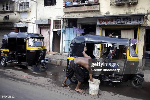 Auto Rickshaw Washing 723 Bajaj Auto Stock Photos, High-Res Pictures, and Images - Getty Images
