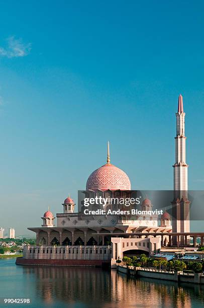 putrajaya mosque in malaysias new capital  - putrajaya stock pictures, royalty-free photos & images