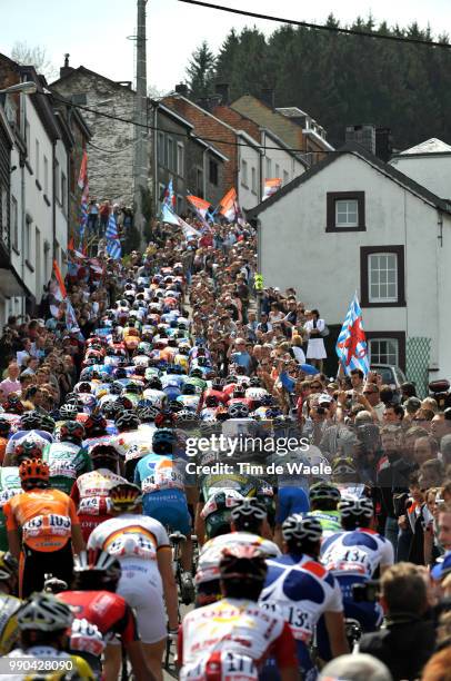 Li?Ge-Bastogne-Li?Ge Illustration Illustratie, Peleton Peloton, Houffalize City Ville Stad, Crowd Public Publiek Fans Supporters, Landscape Paysage...