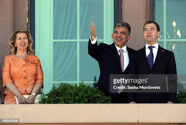 Russian President Dmitry Medvedev , his wife Svetlana Medvedeva and Turkish President Abdullah Gul are seen on a balcony of the presidential palace...