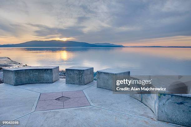 sunset over bellingham bay washington - bellingham stockfoto's en -beelden