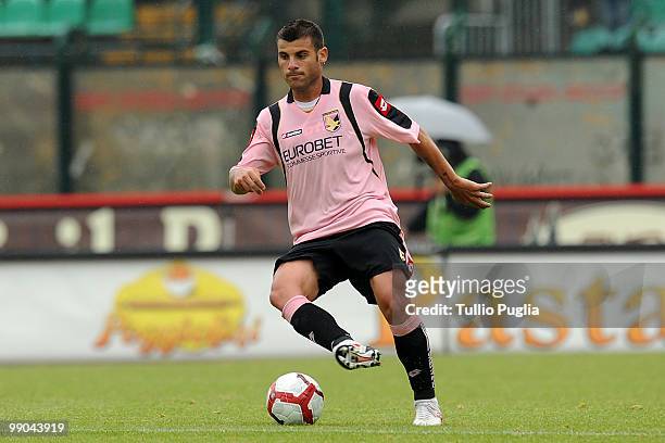 Antonio Nocerino of Palermo in action during the Serie A match between Siena and Palermo at Stadio Artemio Franchi on May 2, 2010 in Siena, Italy.