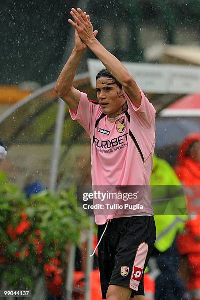 Edinson Cavani of Palermo greets supporters as he walks off during the Serie A match between Siena and Palermo at Stadio Artemio Franchi on May 2,...