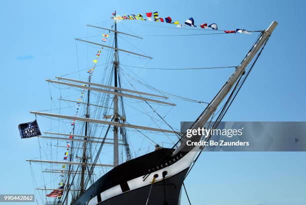 wavertree, 19th century cargo ship, at south street seaport in nyc. - wavertree imagens e fotografias de stock