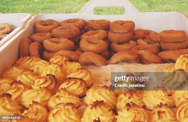 pastry in a street shop. - planta com peste imagens e fotografias de stock
