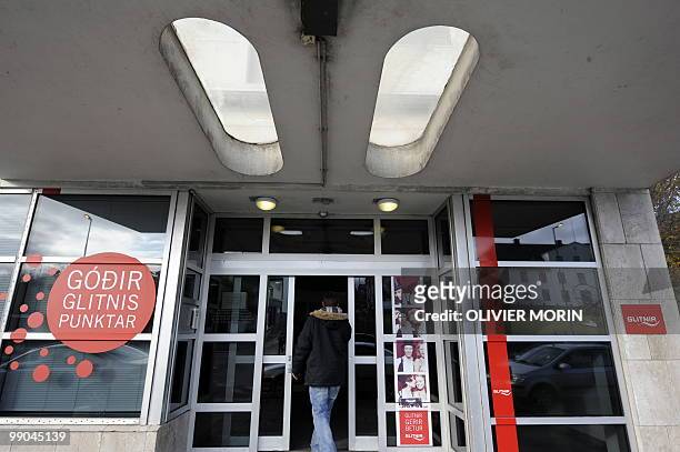 Man walks enters a branch of the Icelandic bank Glitnir in Reykjavik on October 8, 2088. The Icelandic state has officially taken control of the...