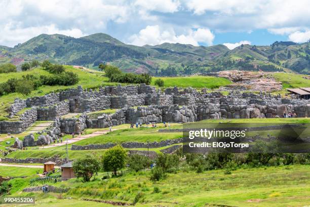 view sacsayhuamán, near cusco city, perú - saqsaywaman imagens e fotografias de stock