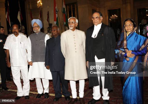 Law Minister Veerappa Moily, Prime Minister Manmohan Singh, former CJI KG Balakrishnan, Vice President Hamid Ansari, newly elected CJI S.H. Kapadia...