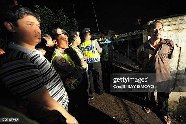 Indonesian police seal a raided house in Babakan Jati village in Cikampek, West Java province, on May 12, 2010 after shoot two suspects dead and...