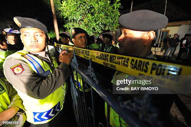 Indonesian police seal a raided house in Babakan Jati village in Cikampek, West Java province, on May 12, 2010 after shoot two suspects dead and...