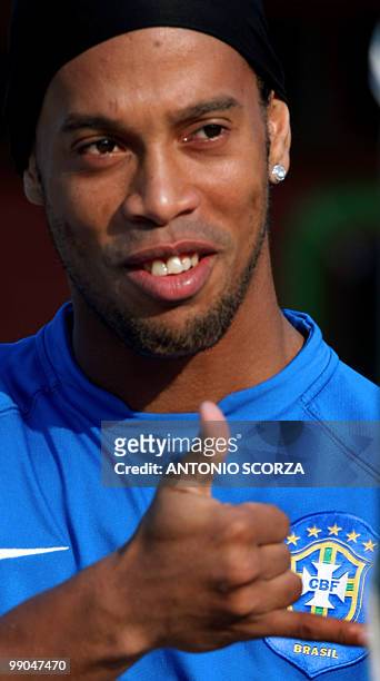 Brazilian striker Ronaldinho Gaucho gives the thumb up before a practice 11 October 2007 at the Teresopolis training center, some 100km from Rio de...