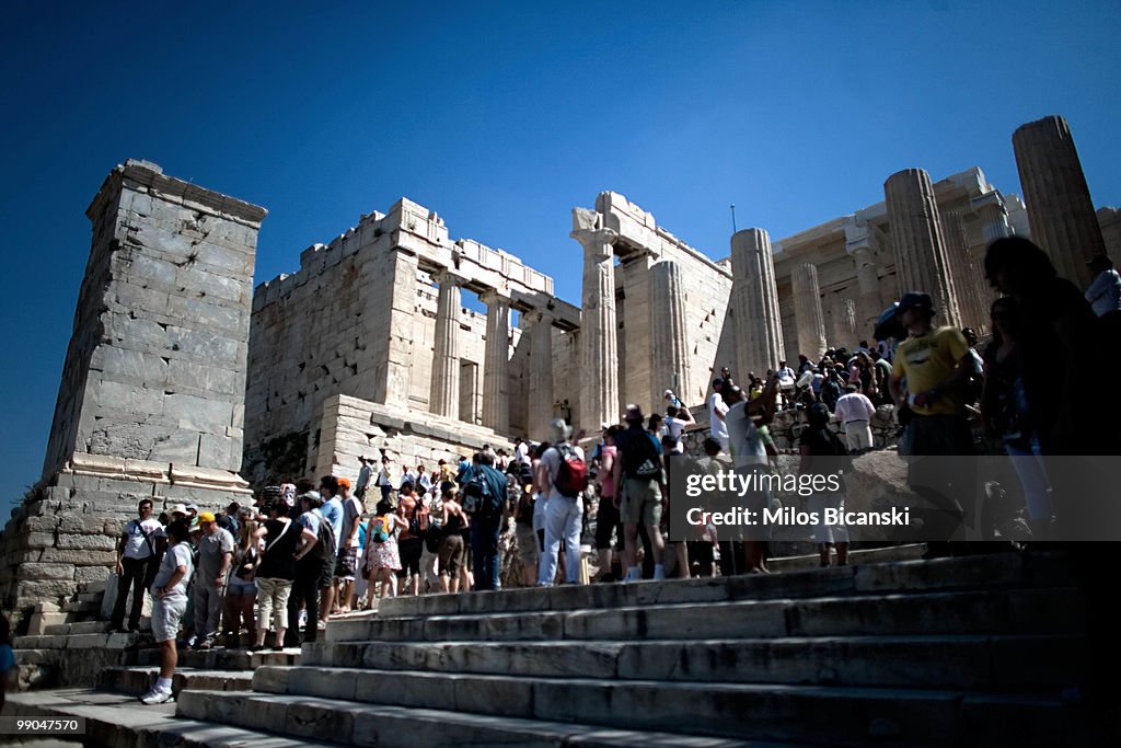 Greece Struggles To Cope With Economic Meltdown