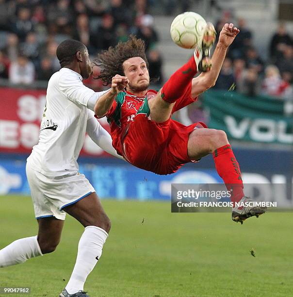 Sedan's defender Paul Baysse vies with Arles-Avignon's midfielder Ndiaye Deme Ndiaye during the French L2 football match Sedan vs. Arles-Avignon, on...