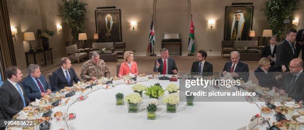 German Minister of Defence Ursula von der Leyen talks to the the King of Jordan, Abdullah II. Bin al-Hussein durig lunch at the Al Hussein Palace in...