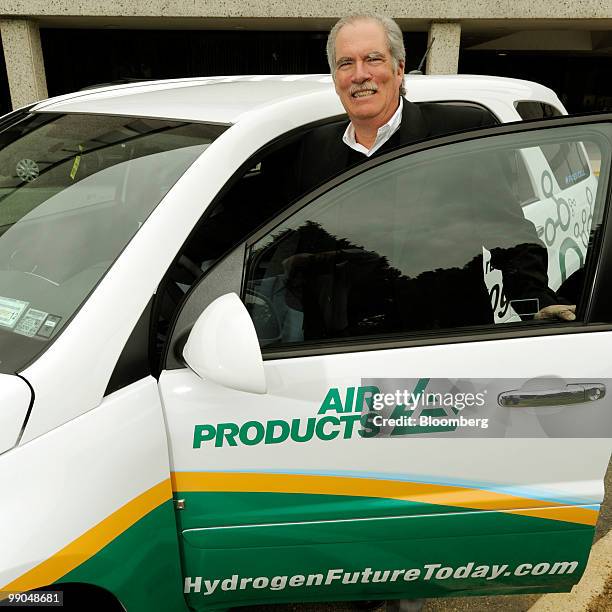 John McGlade, chief executive officer of Air Products & Chemicals Inc., stands with a Chevrolet Equinox fuel cell electric vehicle in Allentown,...