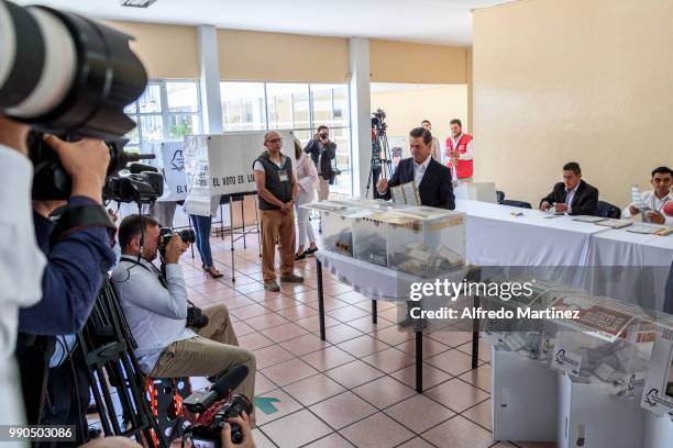 President Enrique Peña Nieto casts his vote during the 2018 Presidential Elections at Escuela Primaria El Pípila on July 1, 2018 in Mexico City,...