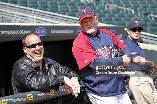 Offensive Line coach Mike Tice of the Chicago Bears laughs with manager Ron Gardenhire of the Minnesota Twins prior to the game against the Baltimore...