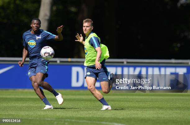 Javairo Dilrosun and Maximilian Mittelstaedt of Hertha BSC in action with Ball during a training session at the Schenkendorfplatz on July 3, 2018 in...