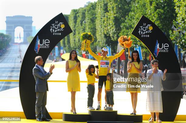 Tour De France, Stage 21Podium, Sastre Carlos Yellow Jersey + Yarae + Claudia , Team Csc Saxo Bank, Celebration Joie Vreugde, Etampes - Paris,...