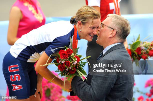 Beijing Olympics, Cycling : Time Trial Womenpodium, Armstrong Kristin Gold Medal, Celebration Joie Vreugde, Mcquaid Pat Uci President /Juyongguan -...