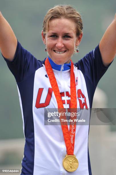 Beijing Olympics, Cycling : Time Trial Womenpodium, Armstrong Kristin Gold Medal, Celebration Joie Vreugde /Juyongguan - Juyongguan , Wielrennen...