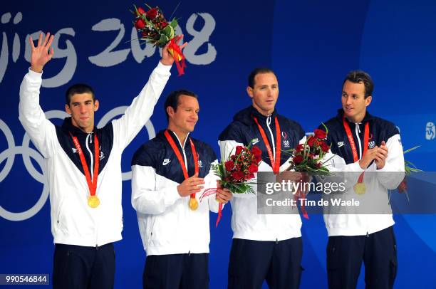 Swimmingpodium, Team Usa , Phelps Michael , Peirsol Aaron , Hansen Brendan , Lezak Jason , Gold Medal, Celebration Joie Vreugde /Men 4 X 100 M Medley...