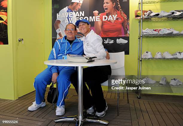 Liezel Huber of the USA poses with a fan during an autograph session at the Mutua Madrilena Madrid Open tennis tournament at the Caja Magica on May...