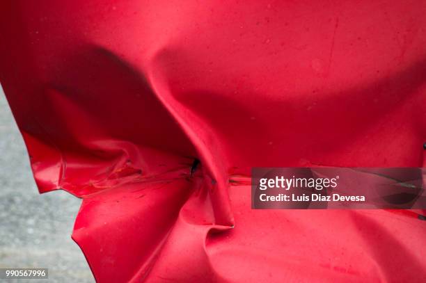 crumpled car - car dent stock pictures, royalty-free photos & images