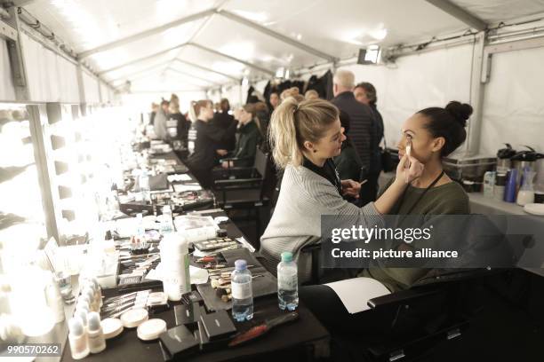 Models are made up for the fashion label "Ivanman" backstage during the Fashion Week in Berlin, Germany, 16 January 2018. Photo: Jörg Carstensen/dpa