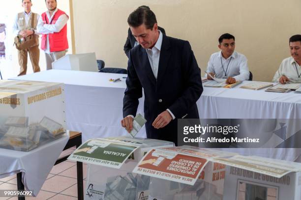 Mexican President Enrique Peña Nieto casts his vote in polling station at El Pipila School during the 2018 Presidential Elections in Mexico City on...