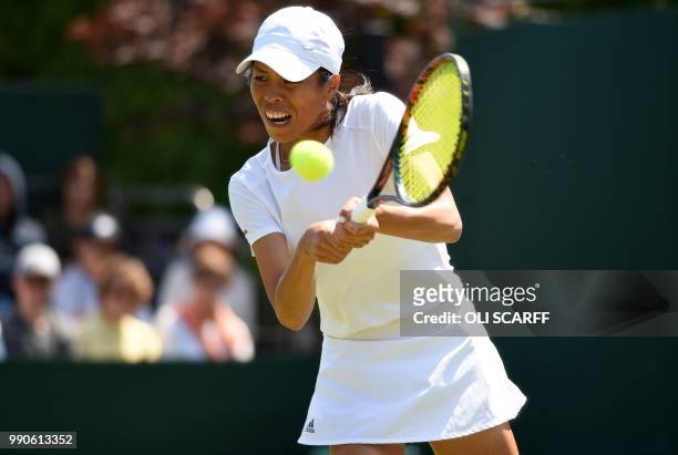 Taiwan's Su-Wei Hsieh returns against Russia's Anastasia Pavlyuchenkova during their women's singles first round match on the second day of the 2018...