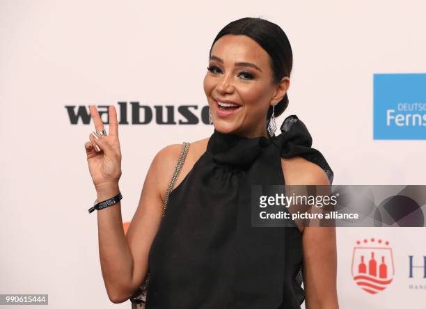 February 2018, Germany, Hamburg, Golden Camera Awards Ceremony: Arrival of the TV Star Verona Pooth on the red carpet. Photo: Georg Wendt/dpa