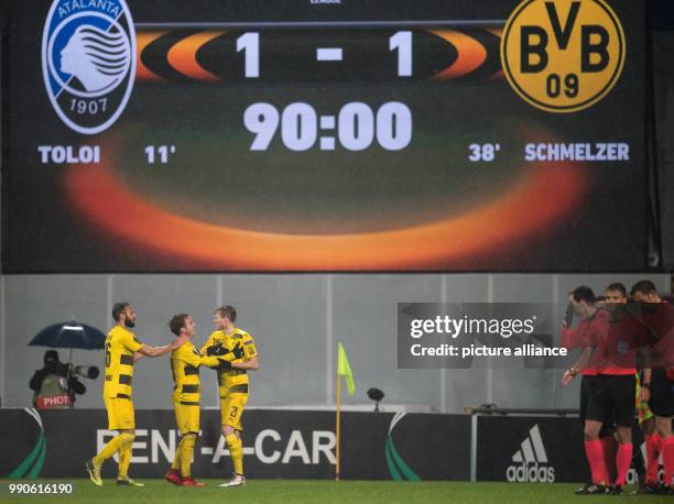 February 2018, Italy, Bergamo: Soccer, UEFA Europa League, Round of 32, 2nd leg: Atalanta Bergamo vs Borussia Dortmund. Dortmund's Omer Toprak ,...