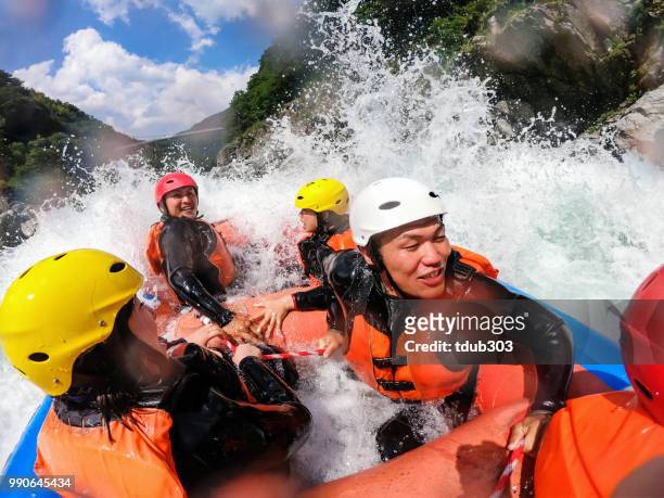 personal point of view of a white water river rafting excursion - perspetiva do passageiro imagens e fotografias de stock