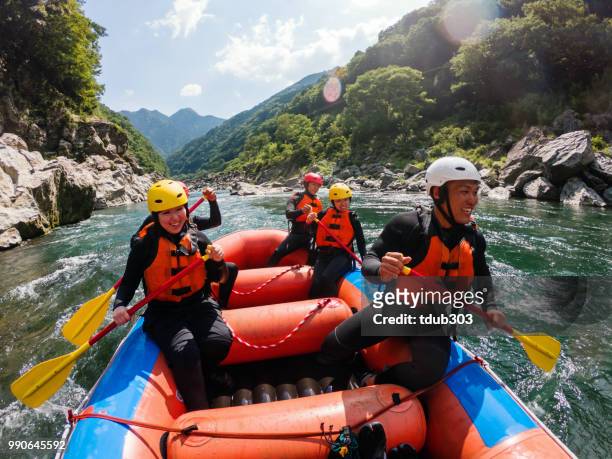 personal point of view of a white water river rafting excursion - perspetiva do passageiro imagens e fotografias de stock