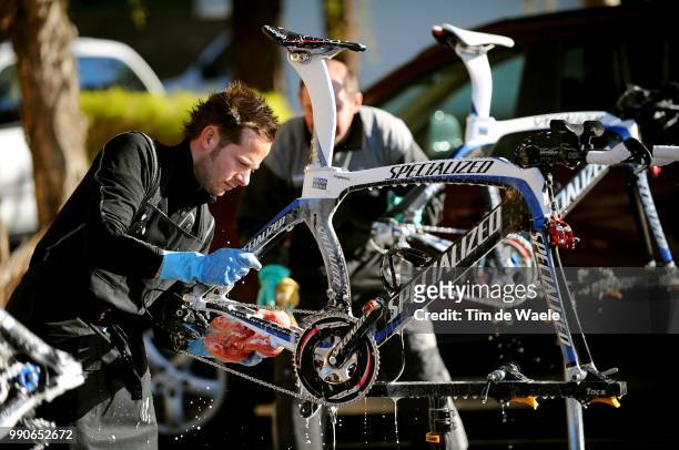 Team Saxo Bank, California Training Campillustration Illustratie, Cleaning Nettoyer Wassen, Specialized Bike Velo Fiets, Kenneth Van De Wiele Mecanic...
