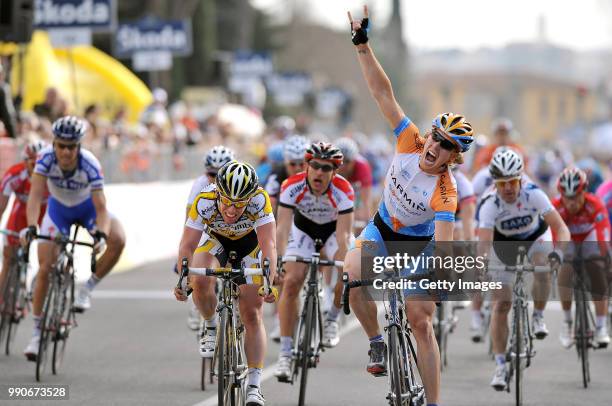 Tirreno-Adriatico, Stage 3Arrival, Tyler Farrar Celebration Joie Vreugde, Mark Cavendish , Enrico Rossi , Tom Boonen , Robbie Mcewen , Stuart O'Grady...