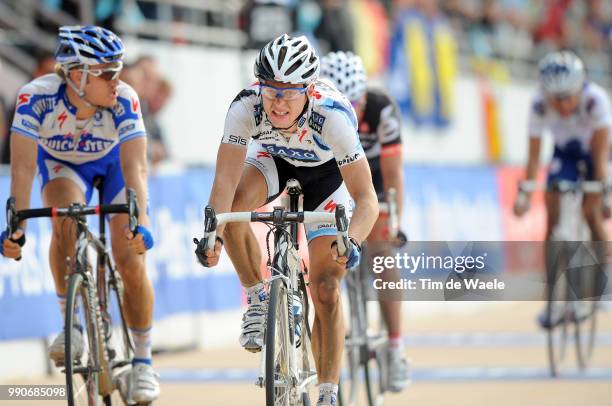 Paris - Roubaix Arrival, Wouter Weylandt , Frederic Guesdon , Matti Breschel , Andreas Klier /Compiegne - Roubaix /Parijs, Tim De Waele