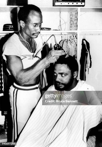 Dave Parker of the Pittsburgh Pirates has his hair cut by teammate Matt Alexander before Game 1 of the 1979 World Series against the Baltimore...