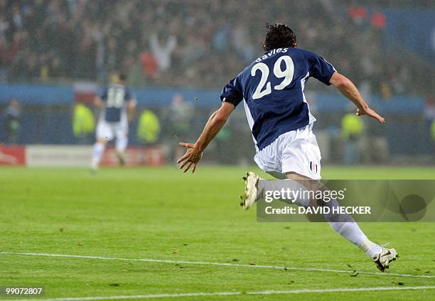 Fulham's Welsh midfielder Simon Davies celebrates scoring during the final football match of the UEFA Europa League Fulham FC vs Aletico Madrid in...