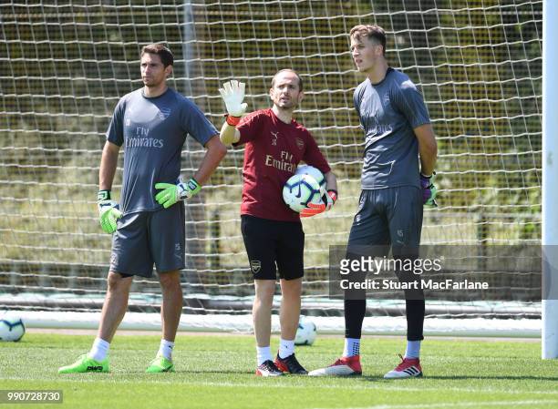 Arsenal goalkeeping coach Javi Garcia talks with Emiliano Martinez and Matt Macey during a training session at London Colney on July 3, 2018 in St...