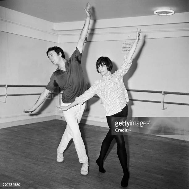 Photo taken on March 15, 1966 shows Franco-American actress and dancer Leslie Caron and French Jean-Pierre Cassel dancing during the rehearsal for...