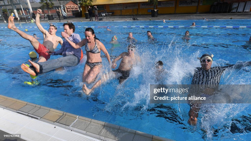 Opening of outdoor pool 'Sonnenbad'