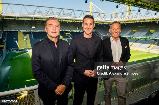 Borussia Dortmund present the new head of player's department Sebastian Kehl with Hans-Joachim Watzke , r., and Michael Zorc , l., on July 3, 2018 in...