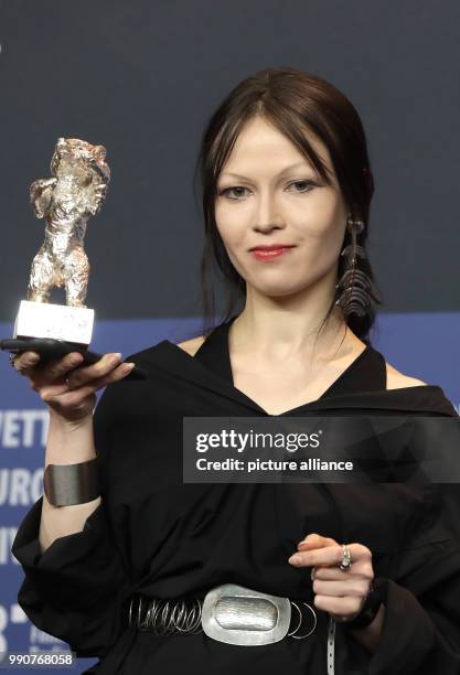 February 2018, Germany, Berlin, Press Conference after the award ceremony: Elena Okopnaya holds the silver bear for Outstanding Artistic...