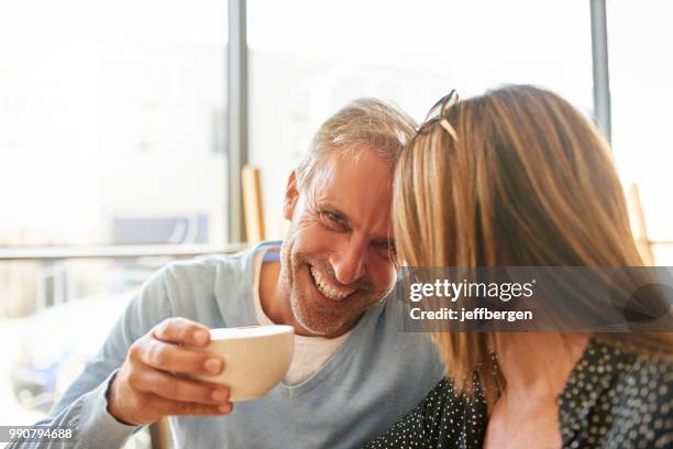 wifey y me además de café equivale a feliz - wifey fotografías e imágenes de stock