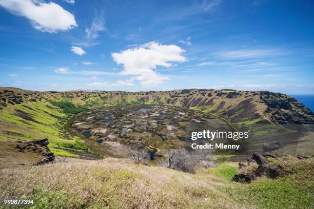 ilha de páscoa rano kau vulcão cratera rapa nui chile - mlenny - fotografias e filmes do acervo