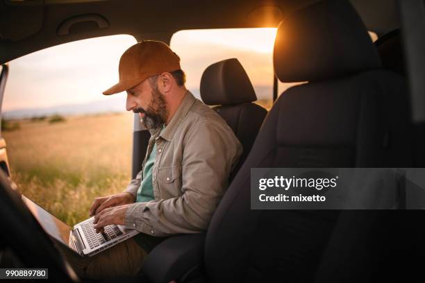 dieses programm hilft mir genau funktionieren wenn die ernte - autobauer stock-fotos und bilder