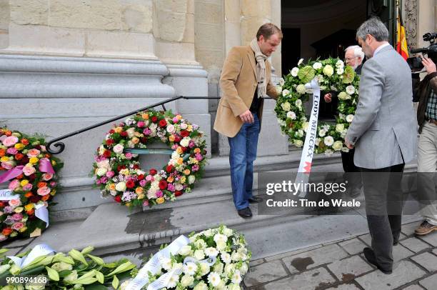 Funeral Wouter Weylandt Illustration Illustratie Flowers Fleurs Bloemen /Wouter Weylandt Funeral After Tragic And Mortal Accident On Giro Stage 3 - 9...